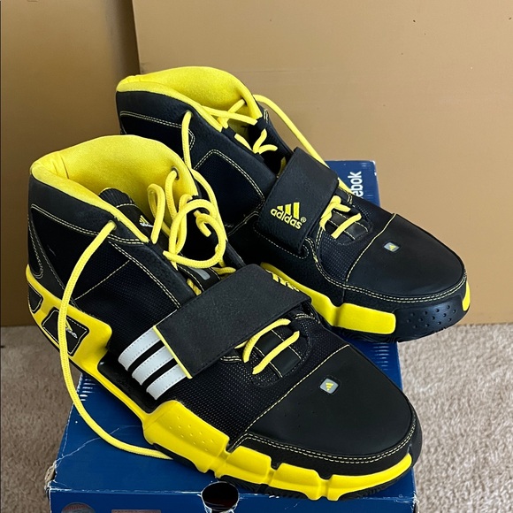 Adidas men’s sz 14 shoes black and yellow